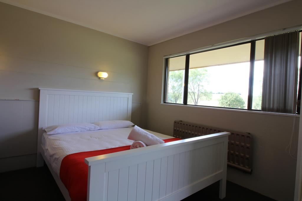 Snowy Mountains Resort And Function Centre Adaminaby Kamer foto