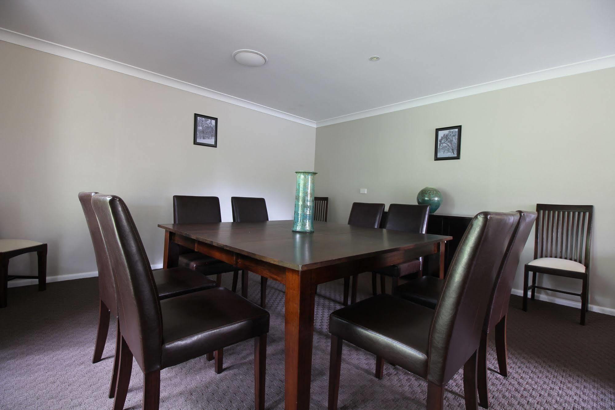 Snowy Mountains Resort And Function Centre Adaminaby Buitenkant foto