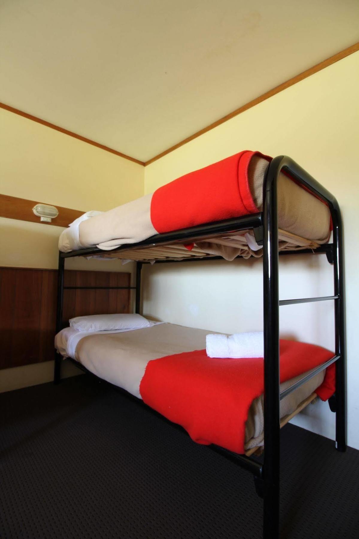 Snowy Mountains Resort And Function Centre Adaminaby Buitenkant foto