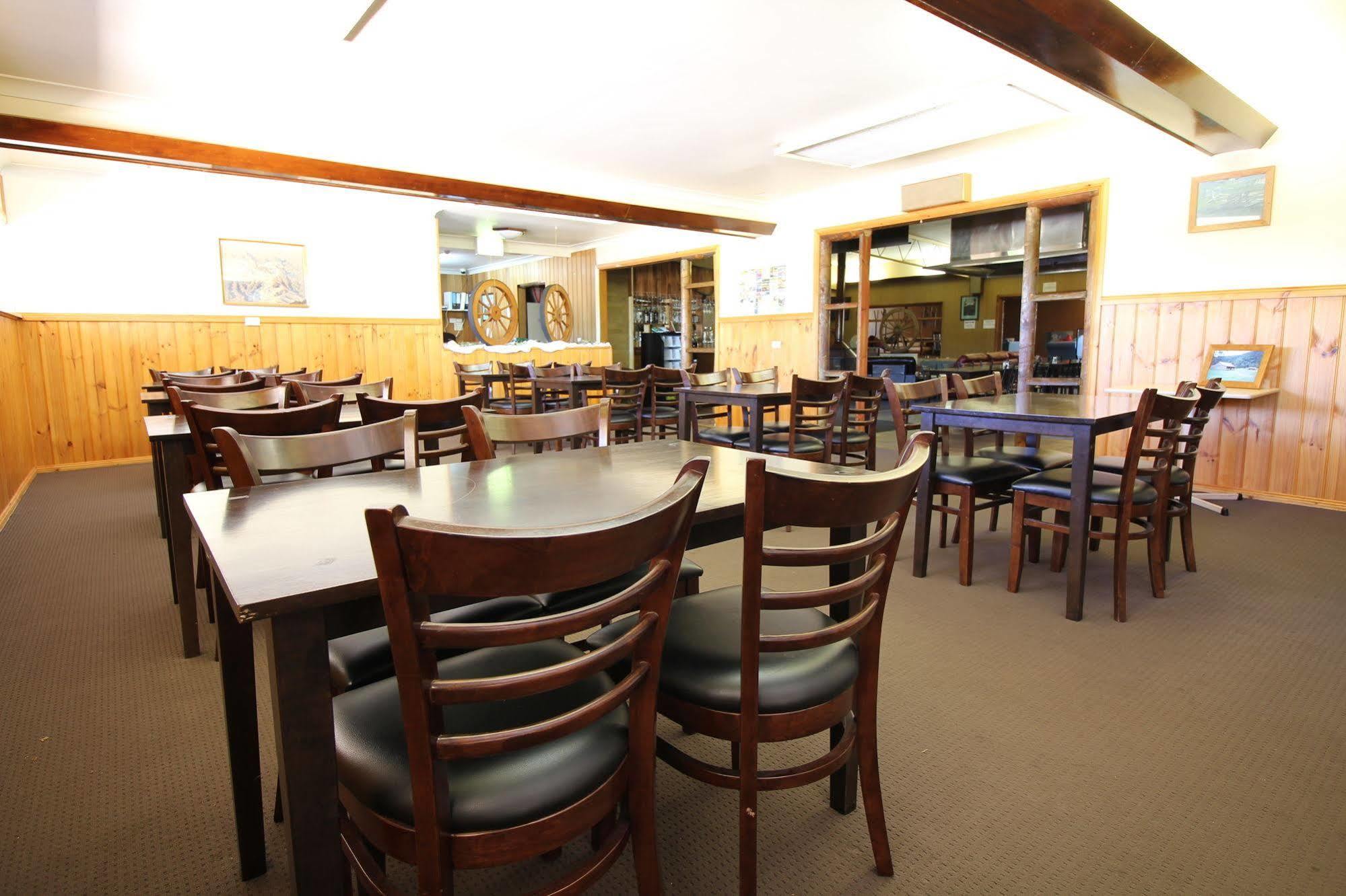 Snowy Mountains Resort And Function Centre Adaminaby Buitenkant foto